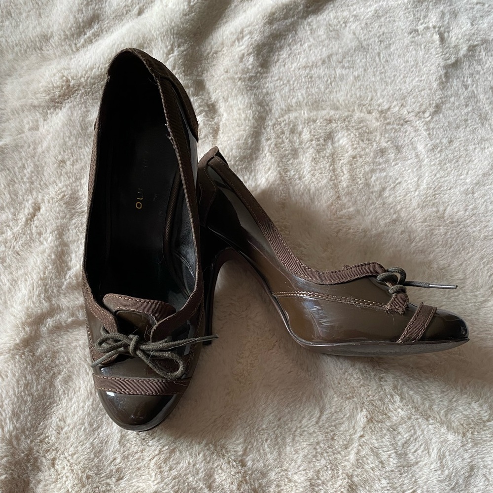 Brown pumps